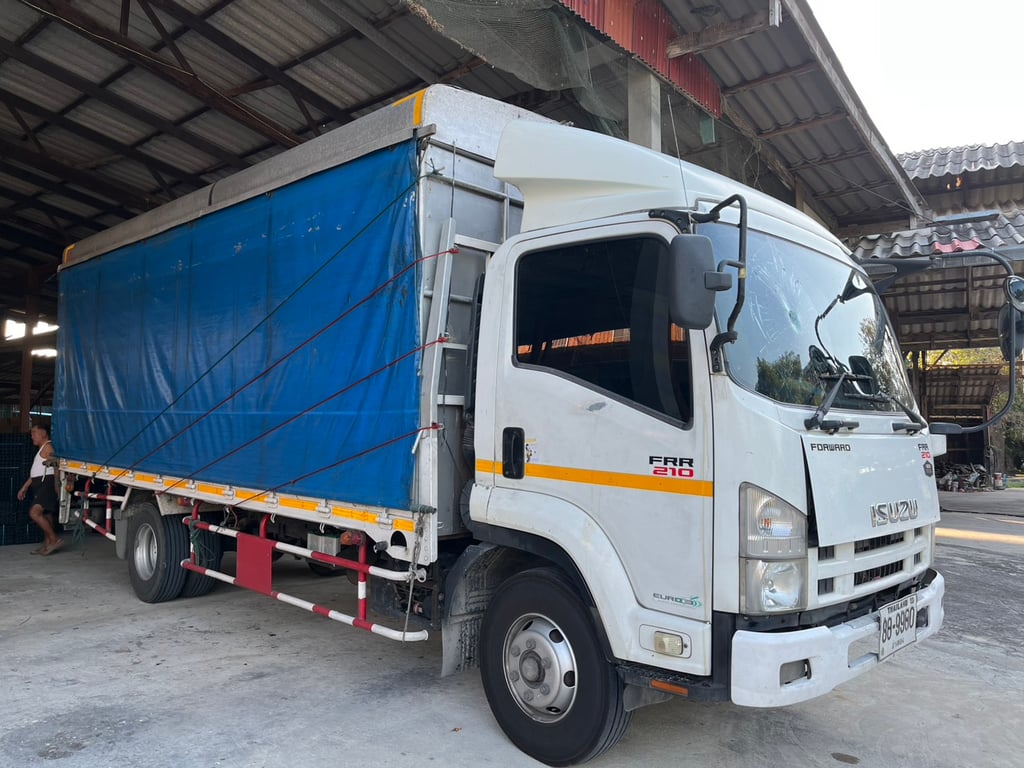 ISUZU FRR 210แรงม้า รถบรรทุก 6ล้อ กระบะคอกสูง ปี2013