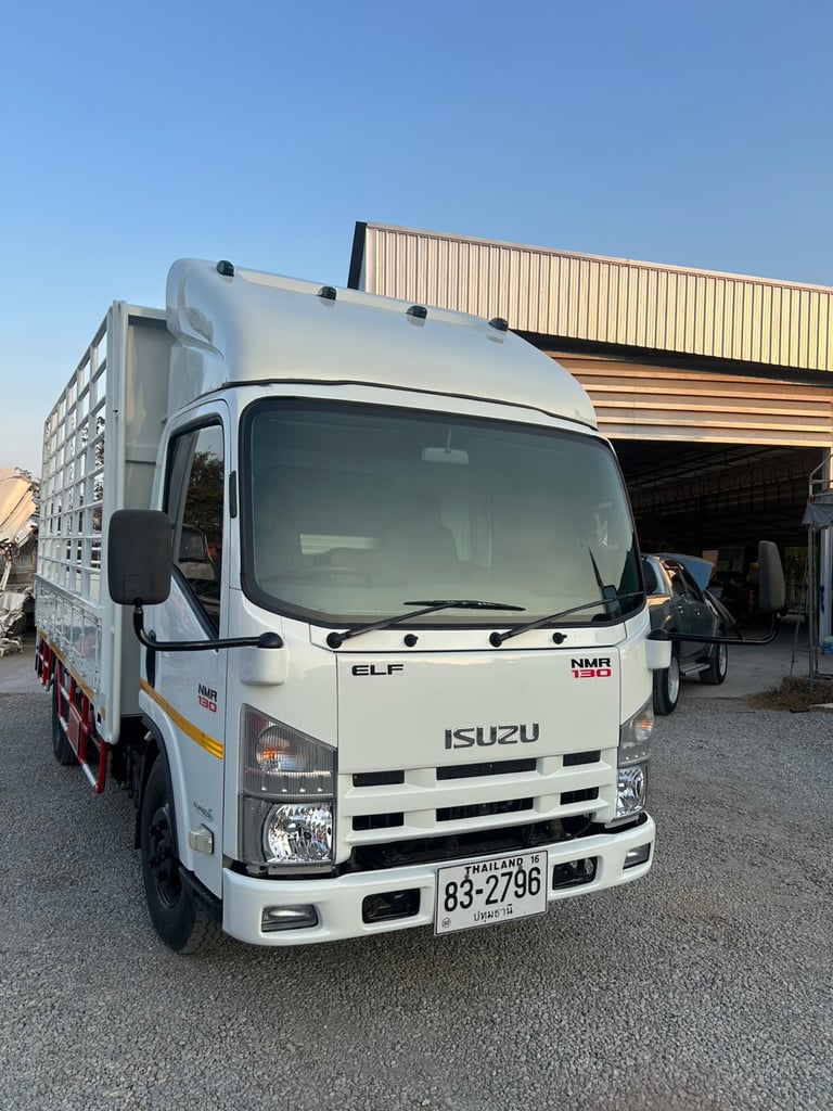 ISUZU NMR รถบรรทุก 6ล้อ กระบะคอกสูง ปี2013 รถติดก๊าซพร้อมใช้งานดูรถได้ที่สุพรรณบุรี