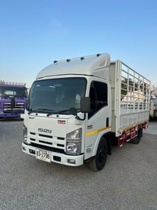 ISUZU NMR รถบรรทุก 6ล้อ กระบะคอกสูง ปี2013 รถติดก๊าซพร้อมใช้งานดูรถได้ที่สุพรรณบุรี