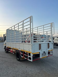 ISUZU NMR รถบรรทุก 6ล้อ กระบะคอกสูง ปี2013 รถติดก๊าซพร้อมใช้งานดูรถได้ที่สุพรรณบุรี