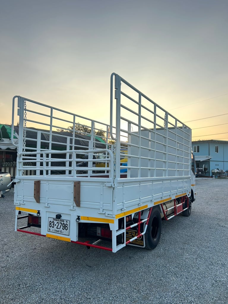 ISUZU NMR รถบรรทุก 6ล้อ กระบะคอกสูง ปี2013 รถติดก๊าซพร้อมใช้งานดูรถได้ที่สุพรรณบุรี