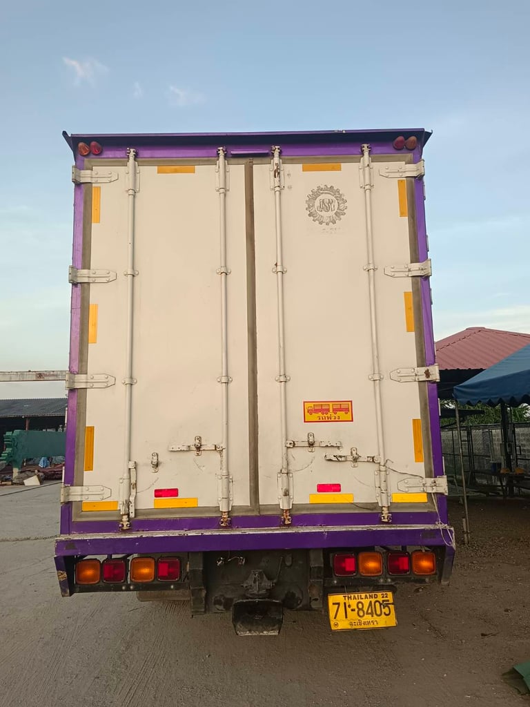 ISUZU FTR 240แรงม้า รถบรรทุก 6ล้อ ตู้แห้ง ปี2556 ISUZU FTR 240แรงม้า รถบรรทุก 6ล้อ ตู้แห้ง ปี2556