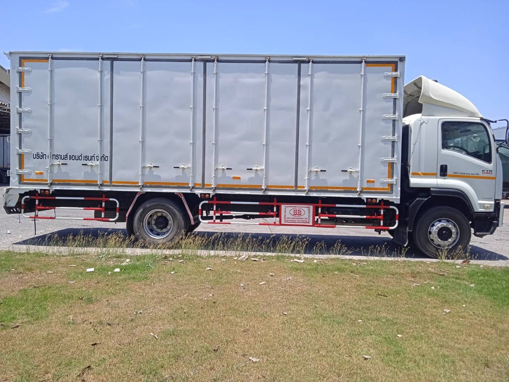 ISUZU FTR240 ปี 61 ตู้ทึบยาว 7.50 เมตร ทะเบียน 71-8682 ฉช. ISUZU FTR240 ปี 61 ตู้ทึบยาว 7.50 เมตร ทะเบียน 71-8682 ฉช.
