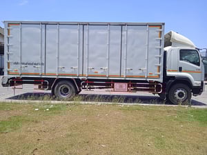ISUZU FTR240 ปี 61 ตู้ทึบยาว 7.50 เมตร ทะเบียน 71-8682 ฉช.