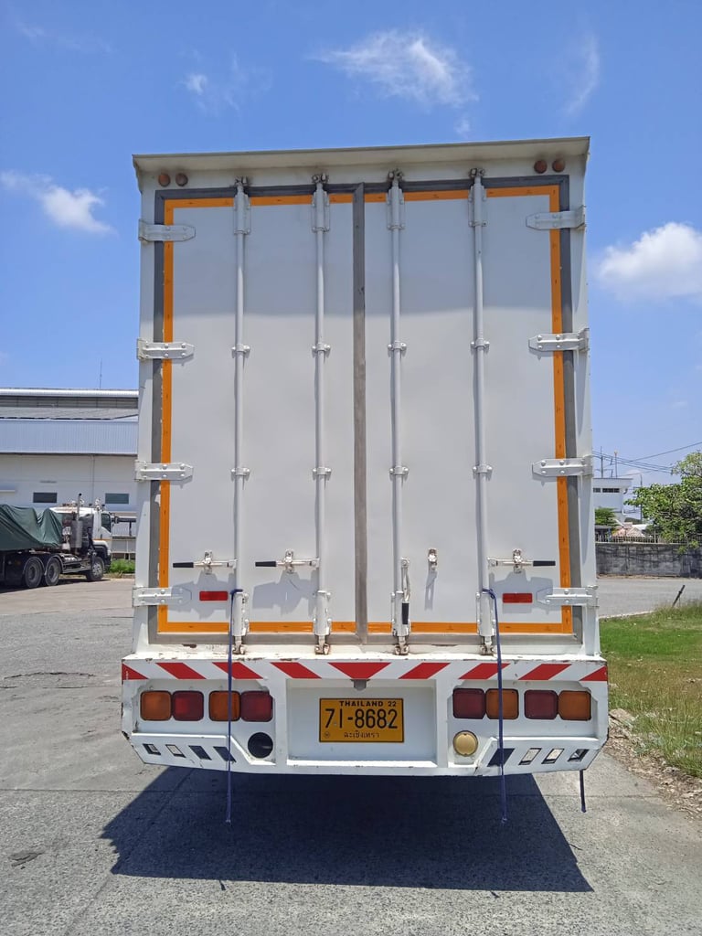 ISUZU FTR240 ปี 61 ตู้ทึบยาว 7.50 เมตร ทะเบียน 71-8682 ฉช. ISUZU FTR240 ปี 61 ตู้ทึบยาว 7.50 เมตร ทะเบียน 71-8682 ฉช.