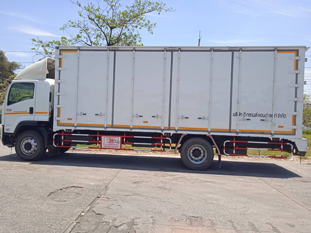 ISUZU FTR240 ปี 61 ตู้ทึบยาว 7.50 เมตร ทะเบียน 71-8682 ฉช. ISUZU FTR240 ปี 61 ตู้ทึบยาว 7.50 เมตร ทะเบียน 71-8682 ฉช.