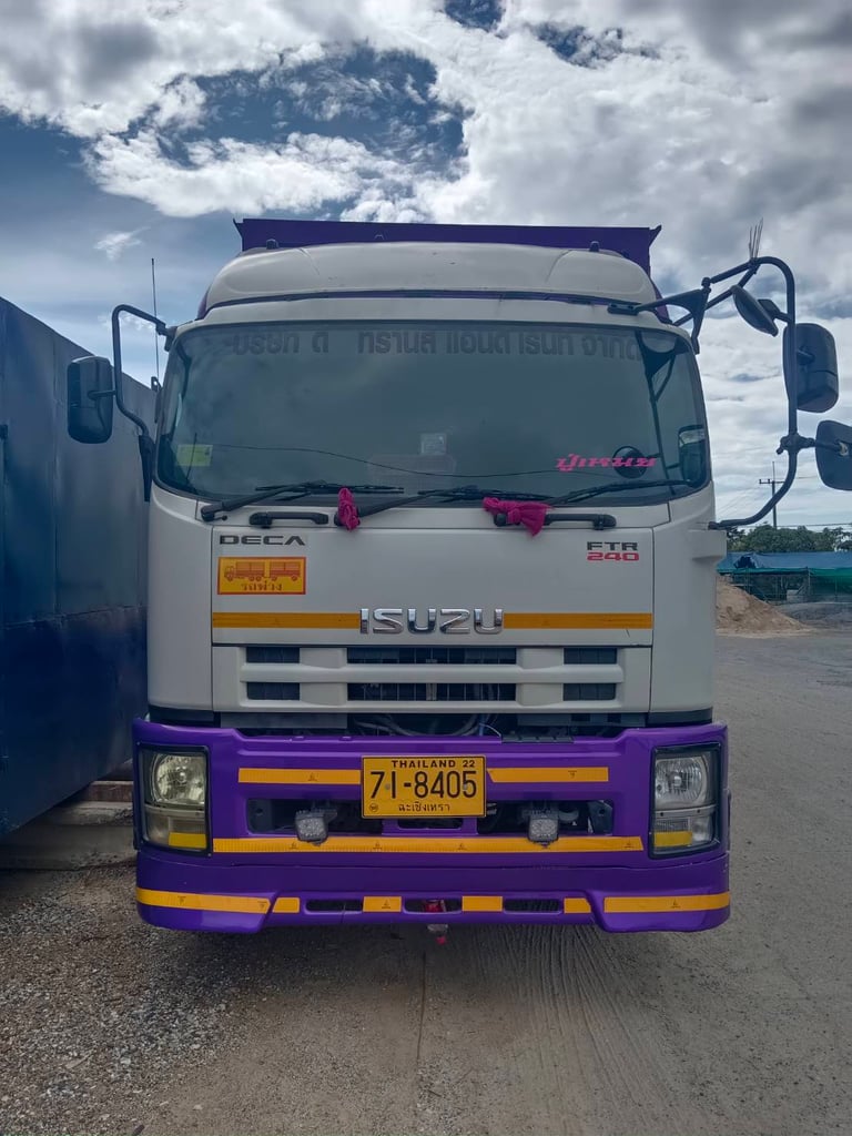 ISUZU FTR 240แรงม้า รถบรรทุก 6ล้อ ตู้แห้ง ปี2556 ISUZU FTR 240แรงม้า รถบรรทุก 6ล้อ ตู้แห้ง ปี2556