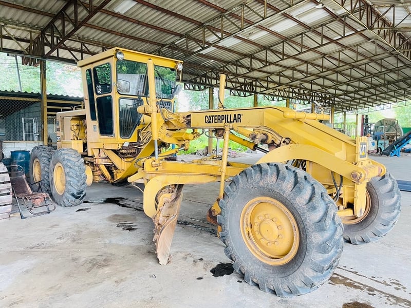 ขายรถเกรด CATERPILLAR 140G ซีเรียส72V10,XXX