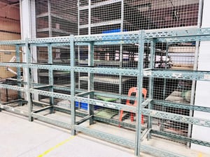 เหล็กฉากรู (Slotted Angle Steel) สภาพดีที่ถอดออกมาจากชั้นวางของ เหมาะมากสำหรับกลุ่มพ่อค้าแม่ค้าที่หาไปทำชั้นสต็อกสินค้าหรือใช้ในร้านค้าครับ