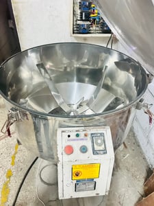 เครื่องผสมวัตถุดิบอุตสาหกรรม สแตนเลส (เครื่องผสมเม็ดพลาสติก , ผงเคมี) เครื่องผสมวัตถุดิบอุตสาหกรรม สแตนเลส (เครื่องผสมเม็ดพลาสติก , ผงเคมี)