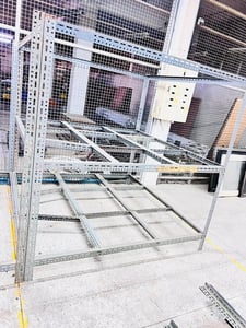 เหล็กฉากรู (Slotted Angle Steel) สภาพดีที่ถอดออกมาจากชั้นวางของ เหมาะมากสำหรับกลุ่มพ่อค้าแม่ค้าที่หาไปทำชั้นสต็อกสินค้าหรือใช้ในร้านค้าครับ