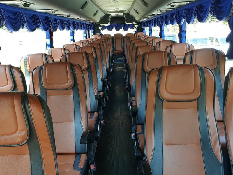 บัส 12 เมตร แอร์ 41 ที่นั่ง บัส 12 เมตร แอร์ 41 ที่นั่ง