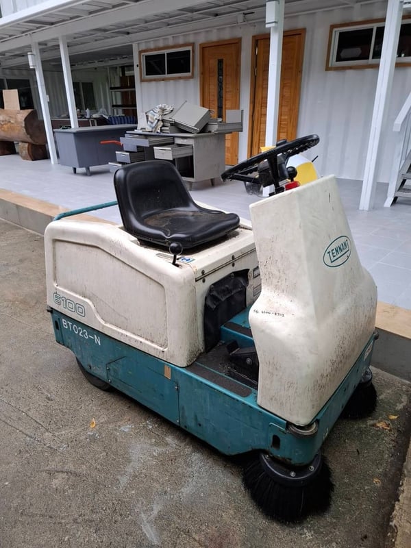 เหมาขาย 4 ชิ้นใหญ่ รถกวาดถนน + รถตัดหญ้า 5 แก๊งค์ + เครื่องปั่นไฟ + เครื่องปั่นไฟเชื่อมเหล็ก