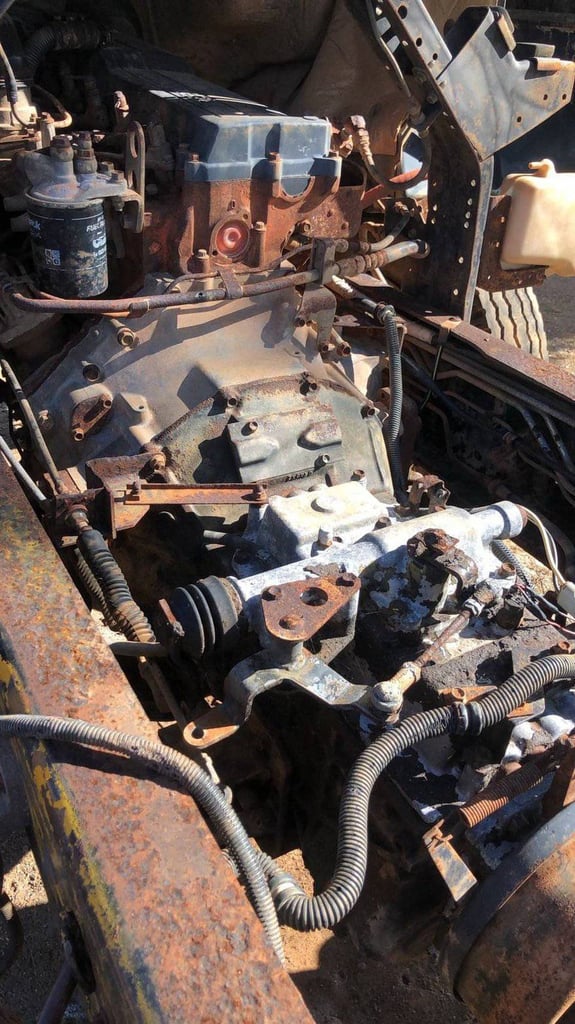 ราคา159000บาทขายรถบรรทุก 6 ล้อ isuzu FTR 33 เครื่อง 6HH1 -195 แรงม้ารถปี45 ขายตามสภาพเอกสารทะเบียน มอ 79 ครับ คัสซีมีบวมปลายช่วงล้อ 4 เมตร 20 สนใจติดต่อเบอร์นี้ 0911464263