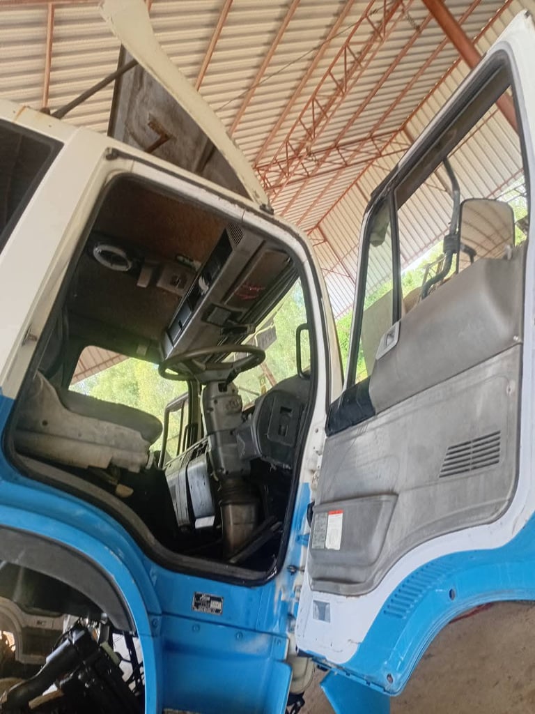 ราคา299000บาทขายรถบรรทุก 6 ล้อตู้แห้ง 10 บาท hino FF3H เครื่อง ho7d 195 แรงม้าแน่นมากๆรถปี 38 กระบะยาว 7.20 เมตร คอมแอร์ไม่มีครับ เอกสารทะเบียนพร้อมสนใจ 091-146-4263 คุณเยี่ยมด่วนราคาถูกๆ ราคา299000บาทขายรถบรรทุก 6 ล้อตู้แห้ง 10 บาท hino FF3H เครื่อง ho7d 195 แรงม้าแน่นมากๆรถปี 38 กระบะยาว 7.20 เมตร คอมแอร์ไม่มีครับ เอกสารทะเบียนพร้อมสนใจ 091-146-4263 คุณเยี่ยมด่วนราคาถูกๆ