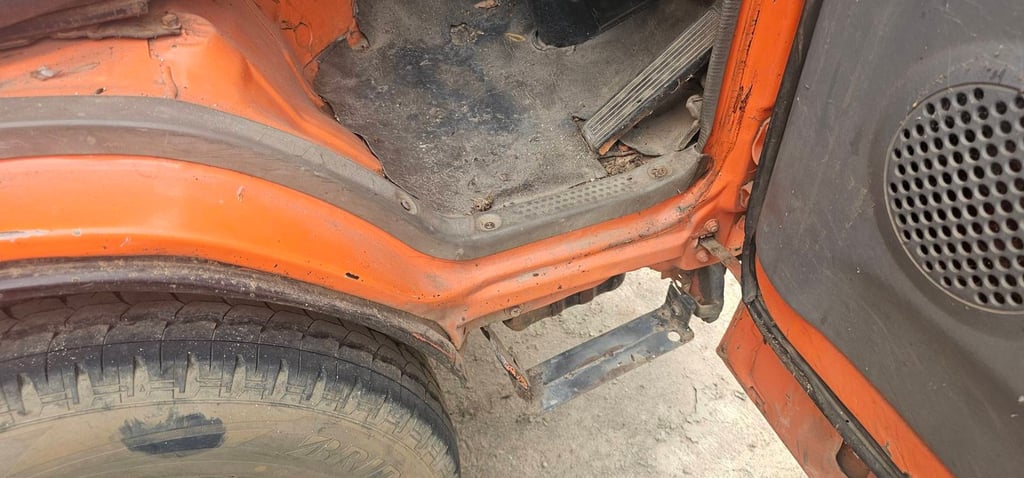 ราคา109000บาทขายรถบรรทุก 4 ล้อ isuzu nkr เครื่อง 88 แรงม้าแน่นมากๆนถปร2540 พวงมาลัยเพาเวอร์ช่วงสั้นรถมีทะเบียนขายตามสภาพนี้แบตเตอรี่ไม่มีให้รถประมูลมา