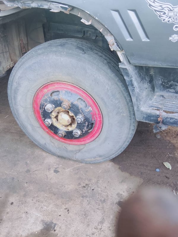 ราคา 329,000 บาทขายรถหกล้อดั้ม hino FC3Jเครื่อง jo7c -165 แรงม้าแน่นมากๆรถปี43พร้อมใช้งานจรีงเบรคทิฟฟี่พวงมาลัยเพาเวอร์เอกสารทะเบียนพร้อมสนใจติดต่อ 091-146-4263 คุณเยี่ยม