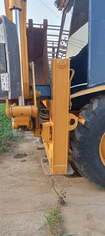 ขายรถตัก CAT ขุดหน้าขุดหลัง 4WD สภาพพร้อมใช้แอร์เย็นมีทะเบียน