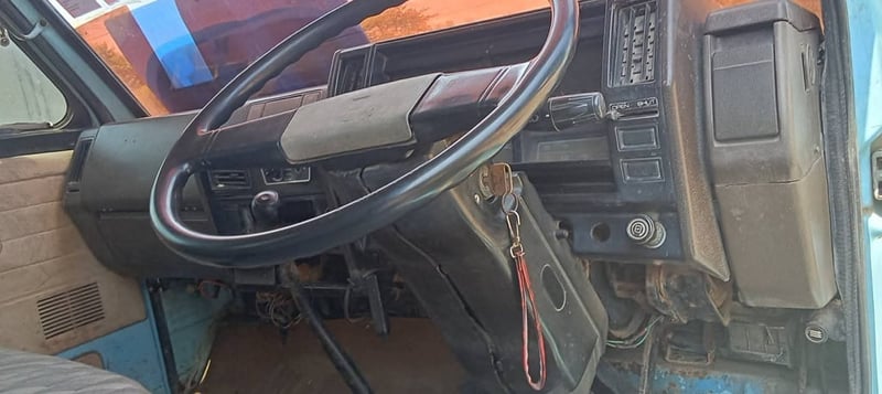 ราคา189000บาทขายรถบรรทุกหกล้อดั้ม isuzu nkr 55 EU รถห้างเครื่องดีดั้มยิงหลัง 3 คิวกระบะยาว 2.80 .เมตรกว้าง1.90เมตร ทะเบียนม 79 รถพร้อมใช้งานสนใจ 091-146-4263 คุณเยี่ยม