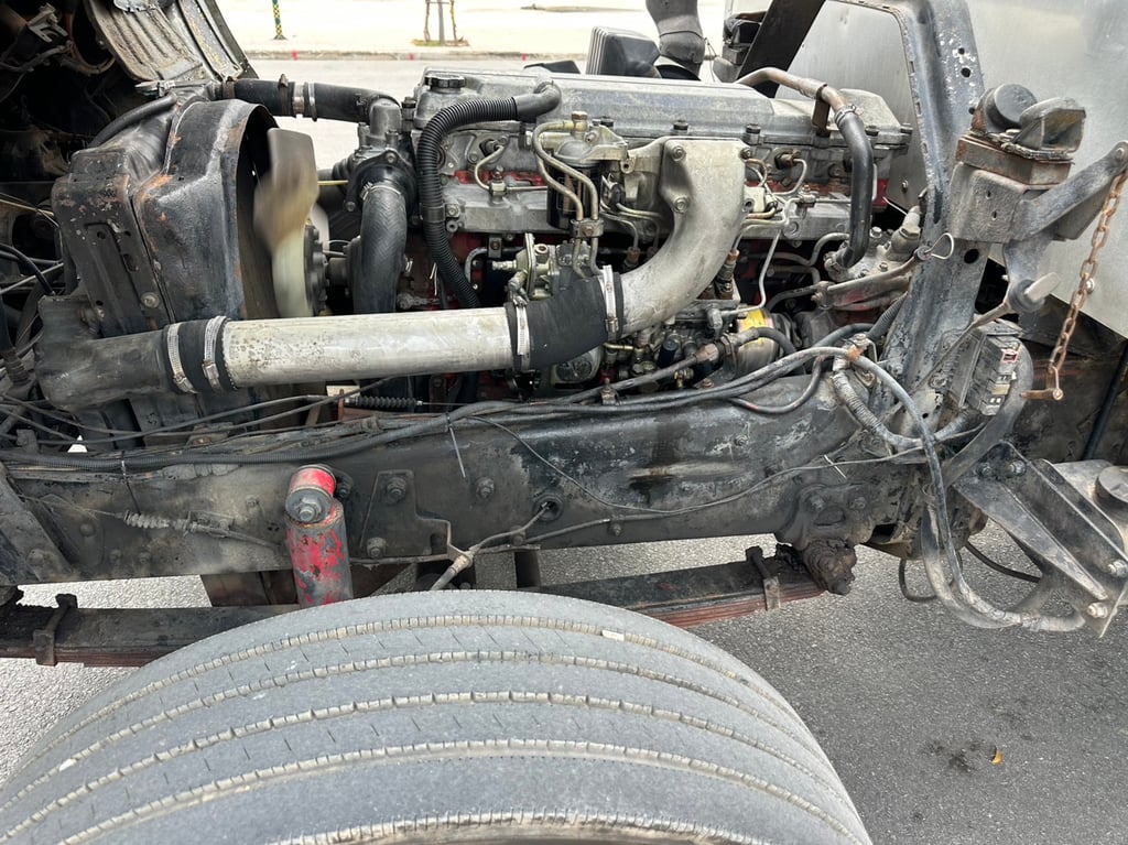 ราคา479000บาทขายรถบรรทุกสิบล้อตู้ 10 บาน hino FL 1 <เครื่อง jo8c turbo -220 แรงม้าเครื่องแห้งไม่มีไอไ ม่มีเยิ้มรถปี 37 ยาว 6 เมตร 30 กว้าง 2 เมตร 47 สูง 2 เมตร 65 เอกสารทะเบียนพร้อมใช้สนใจ 091-146-4263 คุณเยี่ยม