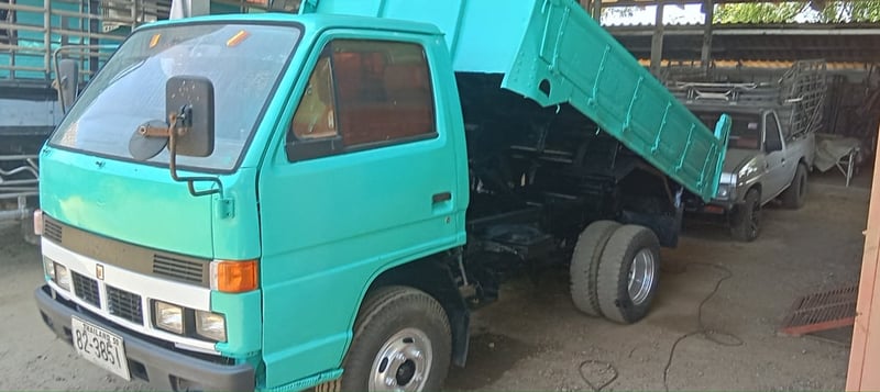 ราคา189000บาทขายรถบรรทุกหกล้อดั้ม isuzu nkr 55 EU รถห้างเครื่องดีดั้มยิงหลัง 3 คิวกระบะยาว 3.20 .เมตรกว้าง1.90เมตร ทะเบียนม 79 รถพร้อมใช้งานสนใจ 091-146-4263 คุณเยี่ยม