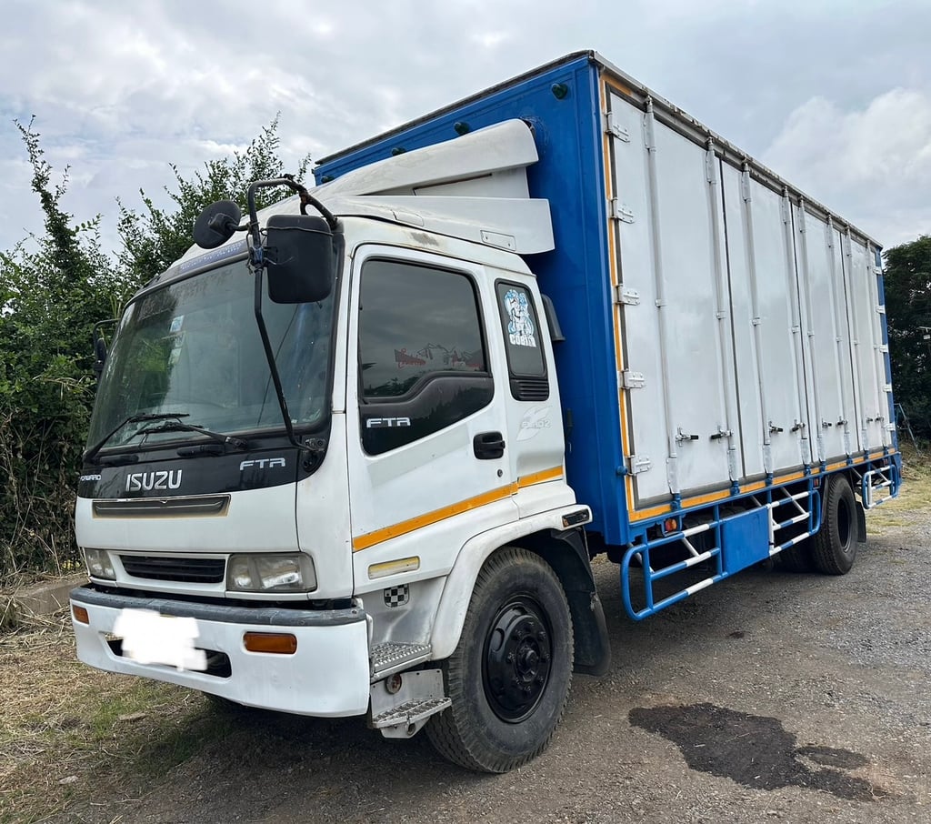 ราคา459000บาทขายรถบรรทุกหกล้อตู้ 10 บาน isuzu deca เครื่อง6HH1-200แรงม้าเครื่องแน่นมากๆรถปี 47 ยาว 7.35 เมตร กว้าง 2.41เมตร สูง 2.56 เมตร เอกสารทะเบียนพร้อมใช้สนใจ 091-146-4263 คุณเยี่ยม ราคา459000บาทขายรถบรรทุกหกล้อตู้ 10 บาน isuzu deca เครื่อง6HH1-200แรงม้าเครื่องแน่นมากๆรถปี 47 ยาว 7.35 เมตร กว้าง 2.41เมตร สูง 2.56 เมตร เอกสารทะเบียนพร้อมใช้สนใจ 091-146-4263 คุณเยี่ยม