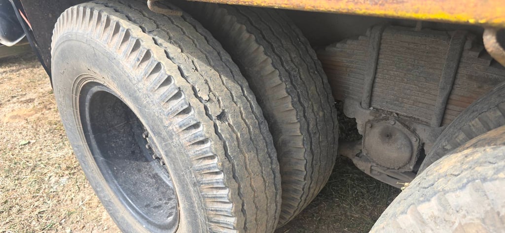 159000-บาทขายรถบรรทุกสิบล้อ hino KT 925 เครื่อง ho7c 180 แรงม้ารถพร้อมใช้งานเอกสารทะเบียนพร้อมแจ้งมอ 89 ไว้สนใจติดต่อ 091-146-4263 คุณเยี่ยม