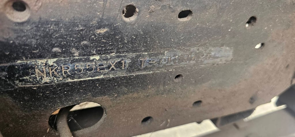 ราคา109000บาทขายรถบรรทุก 4 ล้อ isuzu nkr เครื่อง 88 แรงม้าแน่นมากๆนถปร2540 พวงมาลัยเพาเวอร์ช่วงสั้นรถมีทะเบียนขายตามสภาพนี้แบตเตอรี่ไม่มีให้รถประมูลมา