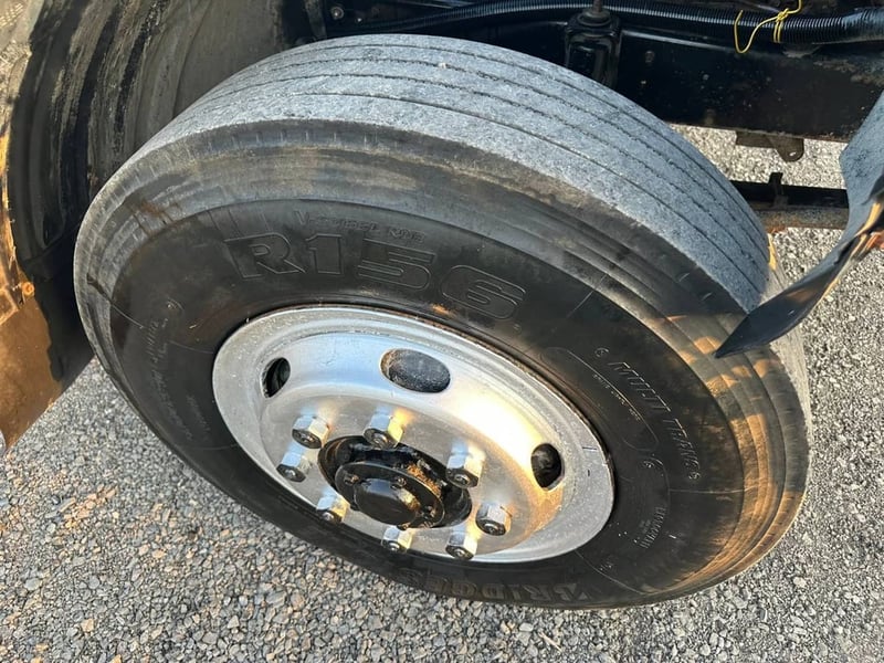  ราคา 199,000 บาทขายรถบรรทุก 6 ล้อมิตซูเครื่อง6D14 -165 แรงม้ารถปี 37 พวงมาลัยพาวเวอร์เบรคทิฟฟี่ กะบะช่องเครน  ยาว 6.40ม. กว้าง 2.42ม. เอกสารทะเบียนพร้อมสนใจ 091-146-4263