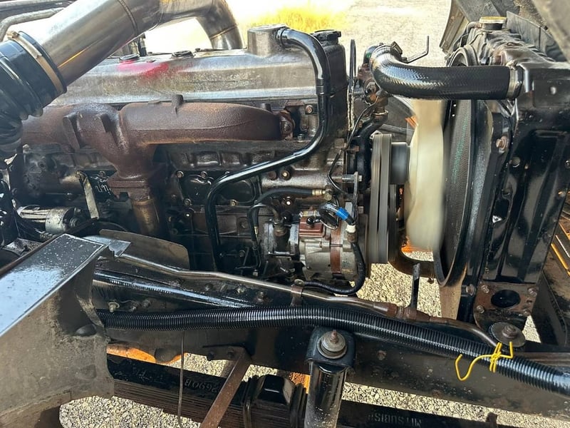  ราคา 199,000 บาทขายรถบรรทุก 6 ล้อมิตซูเครื่อง6D14 -165 แรงม้ารถปี 37 พวงมาลัยพาวเวอร์เบรคทิฟฟี่ กะบะช่องเครน  ยาว 6.40ม. กว้าง 2.42ม. เอกสารทะเบียนพร้อมสนใจ 091-146-4263