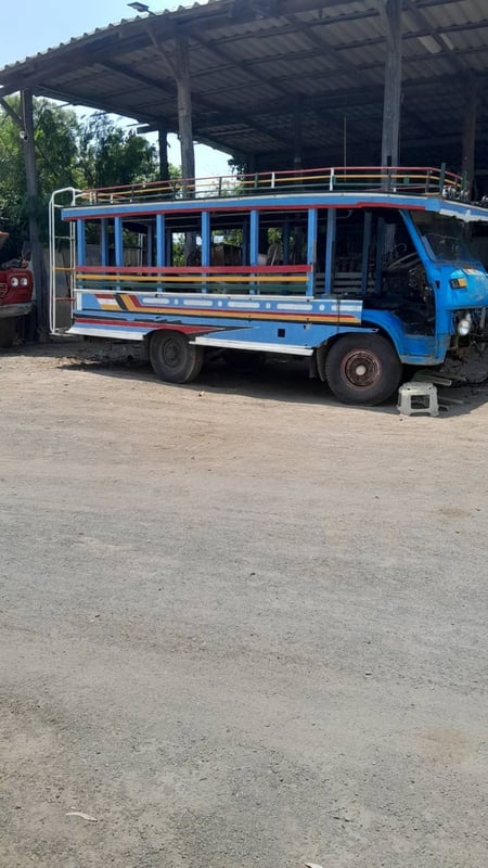 เหมาะทำรีสอร์ทตกแต่งร้านขายรถ isuzu โบราณยุคคุณทวดเครื่อง C240-75 แรงม้าเครื่องติดยุค73มีทะเบียนเอกสารพร้อมสนใจติดต่อ 091-146-4263 คุณเยี่ยม