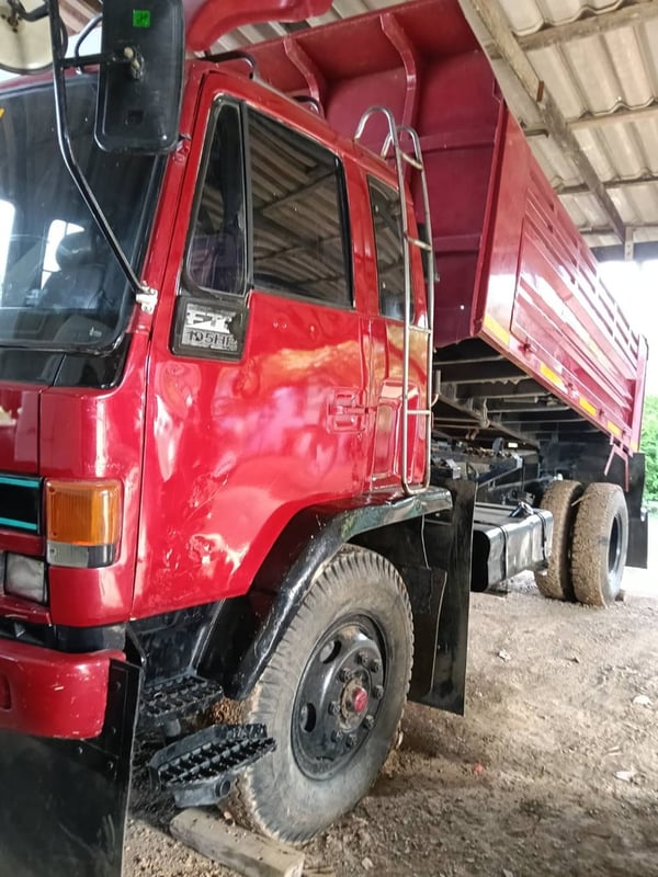 ราคา499000บาทขายรถบรรทุก 6 ล้อดั้ม isuzu rocky เครื่อง 195 แรงม้าเบรคทิฟฟี่พวงมาลัยพาวเวอร์แอร์พร้อมเอกสารทะเบียนพร้อมใช้งานสนใจ 091-146-4263 ราคา499000บาทขายรถบรรทุก 6 ล้อดั้ม isuzu rocky เครื่อง 195 แรงม้าเบรคทิฟฟี่พวงมาลัยพาวเวอร์แอร์พร้อมเอกสารทะเบียนพร้อมใช้งานสนใจ 091-146-4263