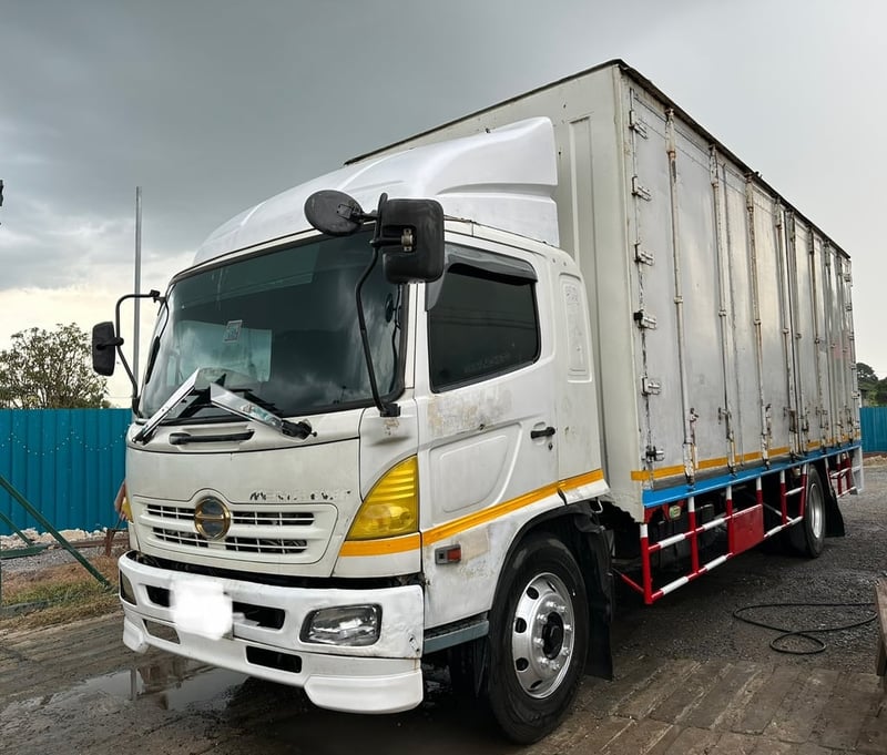 ขายรถบรรทุกตู้แห้ง 10 บาท HINO mega เครื่อง jo8c turbo 212 แรงม้ารถปี 49 ตู้ยาว 7 เมตร 60 เอกสารทะเบียนพร้อม