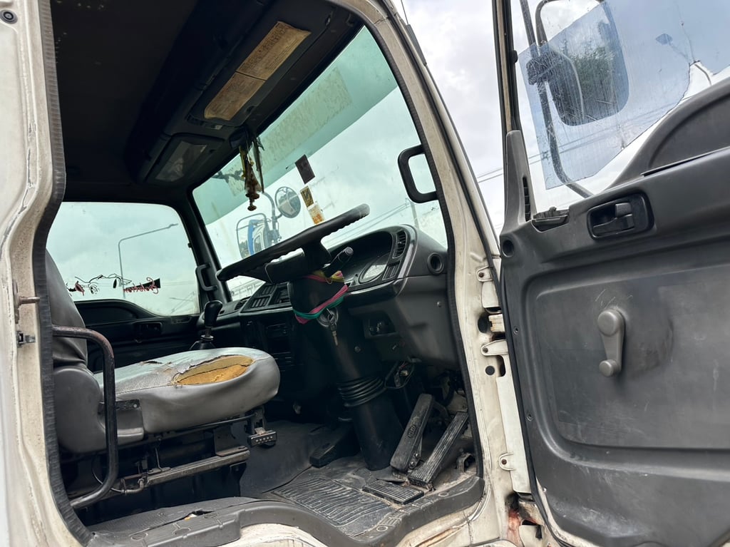 ราคา459000บาทขายรถบรรทุกหกล้อตู้ 10 บาน isuzu deca เครื่อง6HH1-200แรงม้าเครื่องแน่นมากๆรถปี 47 ยาว 7.35 เมตร กว้าง 2.41เมตร สูง 2.56 เมตร เอกสารทะเบียนพร้อมใช้สนใจ 091-146-4263 คุณเยี่ยม ราคา459000บาทขายรถบรรทุกหกล้อตู้ 10 บาน isuzu deca เครื่อง6HH1-200แรงม้าเครื่องแน่นมากๆรถปี 47 ยาว 7.35 เมตร กว้าง 2.41เมตร สูง 2.56 เมตร เอกสารทะเบียนพร้อมใช้สนใจ 091-146-4263 คุณเยี่ยม