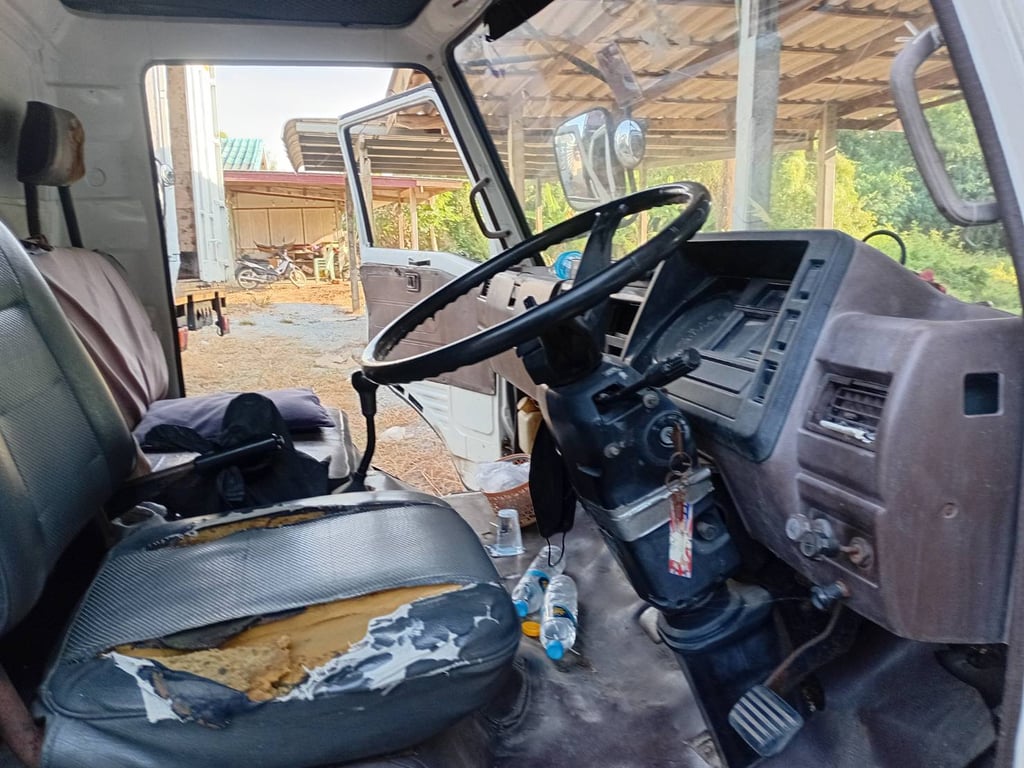 ราคา 129,000 บาทขายรถบรรทุก 6 ล้อ hino FB113เครื่อง 117 แรงม้าพวงมาลัยธรรมดารถปี 32ไม่มีหลังคาให้ครับกระบะเหล็กยาว 5 เมตรเอกสารทะเบียนพร้อมสนใจติดต่อ 091-146-4263