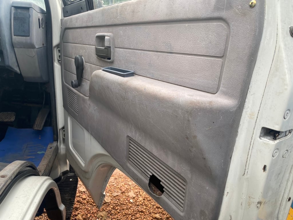 ราคา129000บาทรถบรรทุก 4 ล้อเล็กNKR55 EU1เครื่อง 4JB1-88เเรงม้ารถปี 41 มีแอร์เอกสารทะเบียนพร้อมกระบะเหล็กยาว 3 เมตรสนใจ 091-146-4263 คุณเยี่ยม