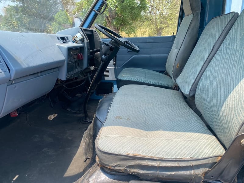 ขายรถบรรทุก 4 ล้อ isuzu nkr เครื่อง 100 แรงรถปี 43 เอกสารเป็นพร้อม