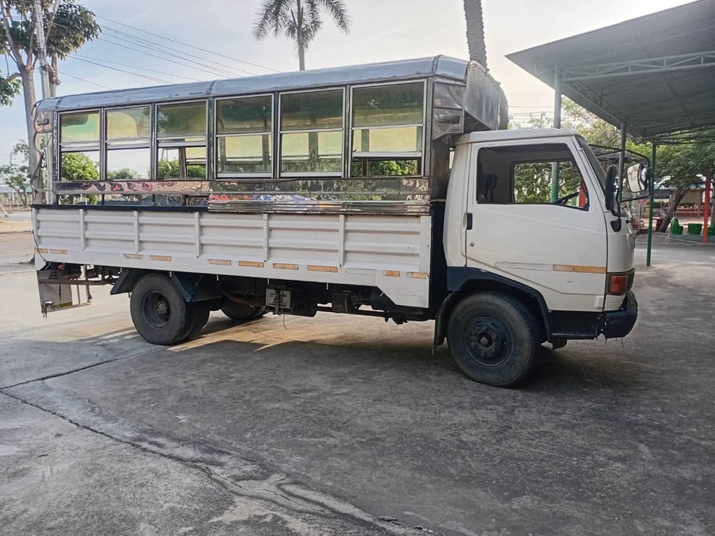 ราคา 129,000 บาทขายรถบรรทุก 6 ล้อ hino FB113เครื่อง 117 แรงม้าพวงมาลัยธรรมดารถปี 32ไม่มีหลังคาให้ครับกระบะเหล็กยาว 5 เมตรเอกสารทะเบียนพร้อมสนใจติดต่อ 091-146-4263