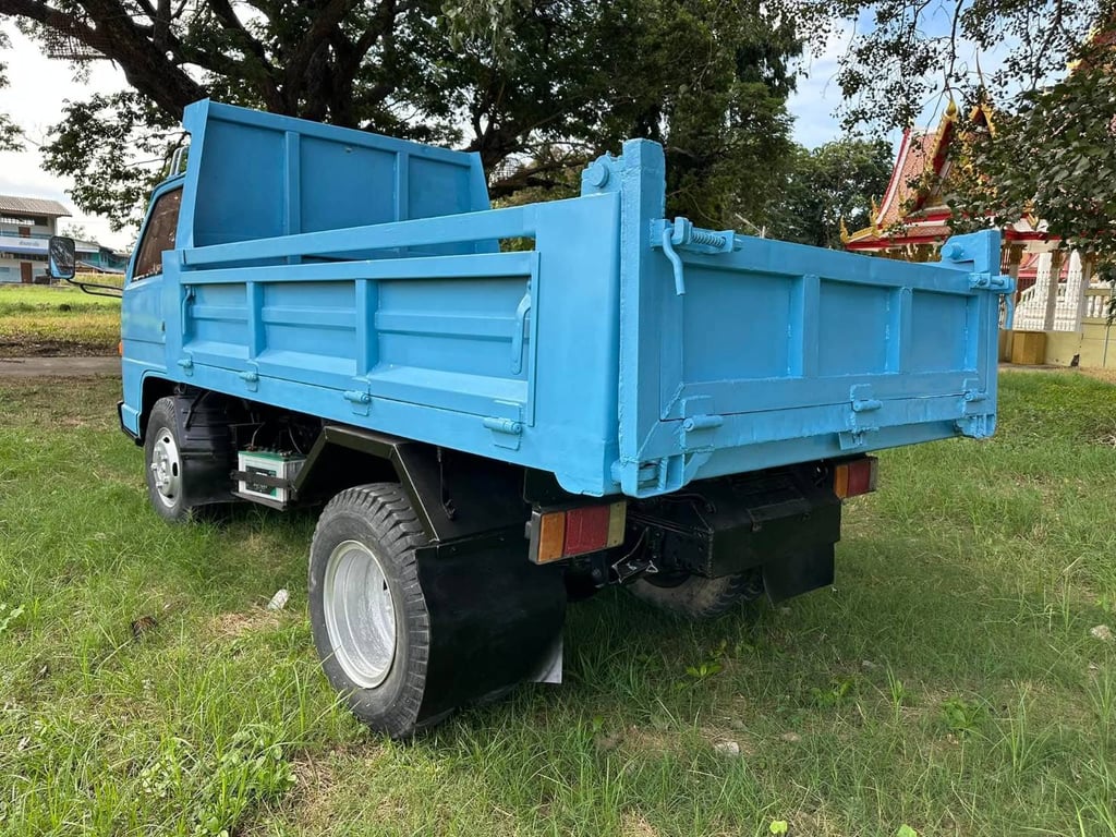 ราคา 19 5,000 บาทขายรถบรรทุก 6 ล้อดั้ม isuzu เป็น NKR เครื่อง 88 แน่นมากๆพวงมาลัยพาวเวอร์มีสโลกลางดั้มยิงหน้าเอกสารทะเบียนพร้อมสนใจ 091-146-4263