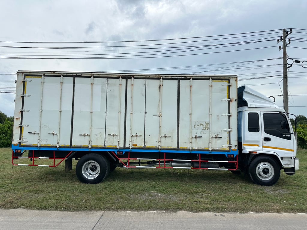 ขายรถบรรทุกตู้แห้ง isuzu deca เครื่อง 200 แรงม้ายาว 7 เมตร 20 เอกสารทะเบียนพร้อม
