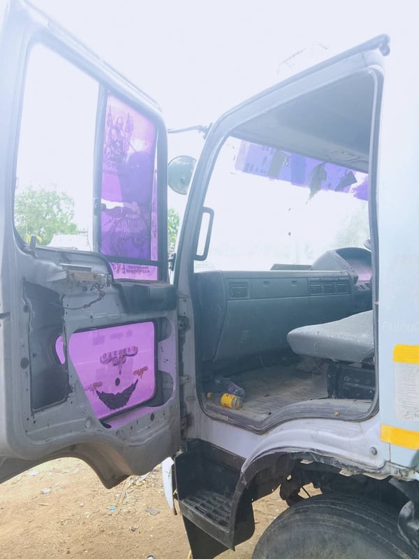 ราคา 329,000 บาทขายรถหกล้อดั้ม hino FC3Jเครื่อง jo7c -165 แรงม้าแน่นมากๆรถปี43พร้อมใช้งานจรีงเบรคทิฟฟี่พวงมาลัยเพาเวอร์เอกสารทะเบียนพร้อมสนใจติดต่อ 091-146-4263 คุณเยี่ยม