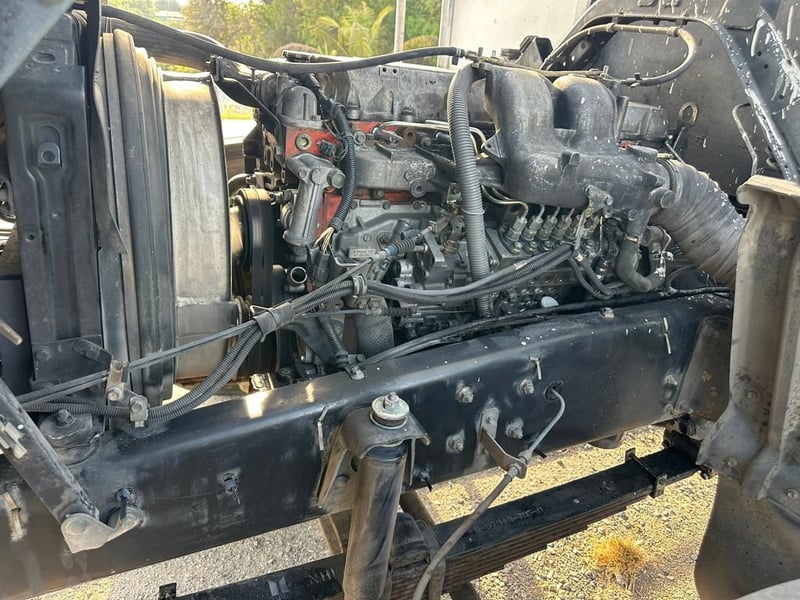 ขายรถบรรทุก 6 ล้อ isuzu deca FTR 33p2y เครื่อง 6JHH-1 200 แรงม้ารถปี 46 กระบะเหล็กยาว 7.20 เอกสารทะเบียนพร้อมยาง 900 ขอบ 20 สนใจ 091-146-4263 คุณเยี่ยม