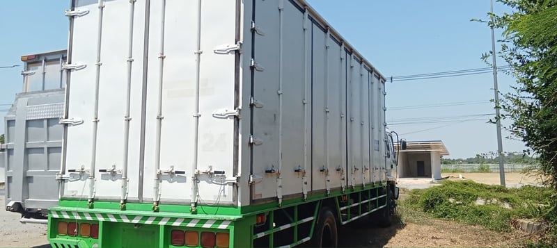 ราคา499000บาทขายรถบรรทุก isuzu FTR 33 P2 เครื่อง6HH1- 200 ฝาขาวตู้แห้ง 10 บานรถปี 46 กระบะตู้ในยาว 7.40 เมตร ในกว้าง 2 .32เมตร ในสูง 2 .57เมตรเอกสารทะเบียนพร้อมทะเบียนแจ้งม.79 รถพร้อมใช้งานสนใจติดต่อ 091-146-4263 คุณเยี่ยม