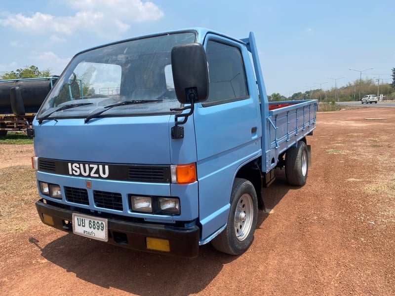 ขายรถบรรทุก 4 ล้อ isuzu nkr เครื่อง 100 แรงรถปี 43 เอกสารเป็นพร้อม