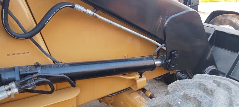 ขายรถตัก CAT ขุดหน้าขุดหลัง 4WD สภาพพร้อมใช้แอร์เย็นมีทะเบียน