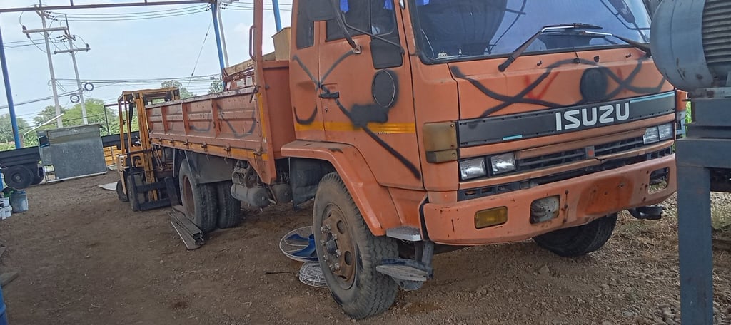 ราคา349000บาทรถเดิมๆวิ่งแค่30037โลครับรถบรรทุก6ล้ออีซูFTR32-เครื่อง 195 แรงม้า รถปี2538กระบะยาว 5.50เมตร เอกสารทะเบียนพร้อม091-146-4263 คุณเยี่ยม