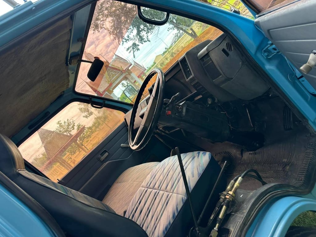 ราคา 19 5,000 บาทขายรถบรรทุก 6 ล้อดั้ม isuzu เป็น NKR เครื่อง 88 แน่นมากๆพวงมาลัยพาวเวอร์มีสโลกลางดั้มยิงหน้าเอกสารทะเบียนพร้อมสนใจ 091-146-4263