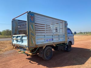 ขายรถบรรทุก 4 ล้อดั้ม isuzu tl เครื่อง 85 แรงม้ารถปี 46 พวงมาลัยธรรมดาหัวยกไม่ได้ไม่มีแอร์กระบะยาว 3 เมตรยี่กว้าง 1.80 เมตรเอกสารทะเบียนพร้อม