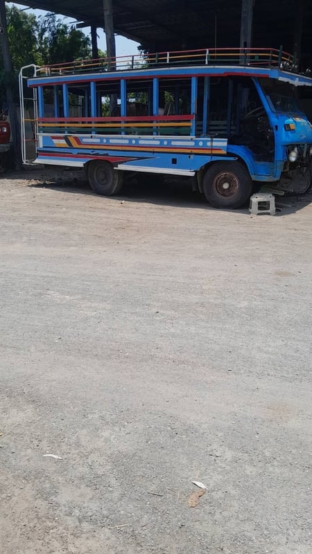 เหมาะทำรีสอร์ทตกแต่งร้านขายรถ isuzu โบราณยุคคุณทวดเครื่อง C240-75 แรงม้าเครื่องติดยุค73มีทะเบียนเอกสารพร้อมสนใจติดต่อ 091-146-4263 คุณเยี่ยม