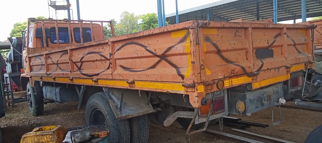 ราคา349000บาทรถเดิมๆวิ่งแค่30037โลครับรถบรรทุก6ล้ออีซูFTR32-เครื่อง 195 แรงม้า รถปี2538กระบะยาว 5.50เมตร เอกสารทะเบียนพร้อม091-146-4263 คุณเยี่ยม